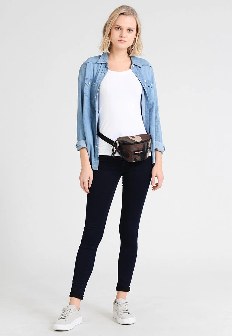 Eastpak Springer - Heuptas - Camo 4 Eastpak Springer - Heuptas - Camo - Afbeelding 2