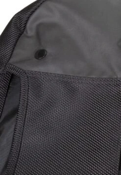 Eastpak Kledingzak - Cnnct Coat -Eastpak 356b5216ffc748d18a25b2349dac405e