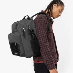 Eastpak Pinzip Rugzak Magnetic Grey 10 Eastpak Pinzip Rugzak Magnetic Grey -Eastpak ek0a5b9q 5d4 alt004 uc250517 mhigh